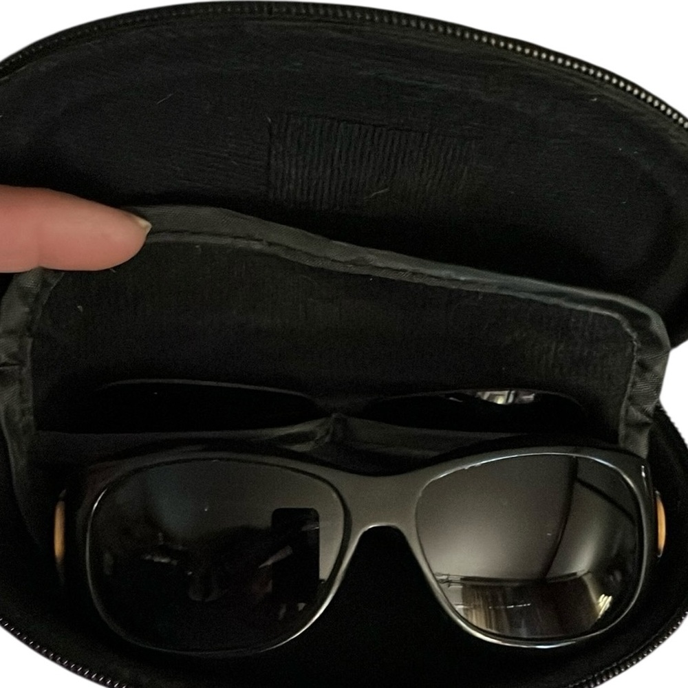 Gucci black bamboo sunglasses with dark lens plus extra lighter lens - Picture 12 of 16